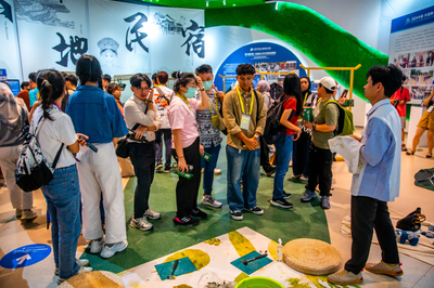 聚焦2024交流周|贊不絕口！多國師生共賞第六屆中國-東盟青少年藝術(shù)教育成果展